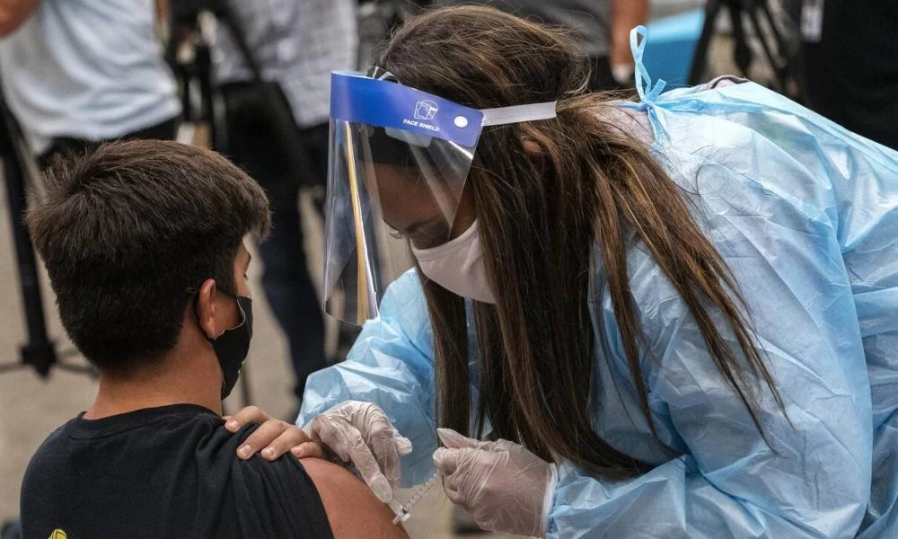 "Χτυπά" το κουδούνι για τον εμβολιασμό των παιδιών- Θεοδωρίδου: «Ένα παιδί ανά πέντε κρούσματα κορονοϊού»